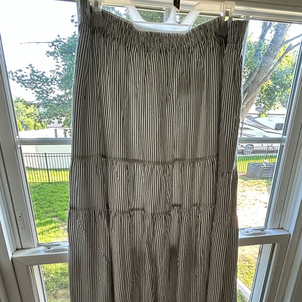American Eagle Outfitters grey and White Smocked Tiered Maxi Skirt